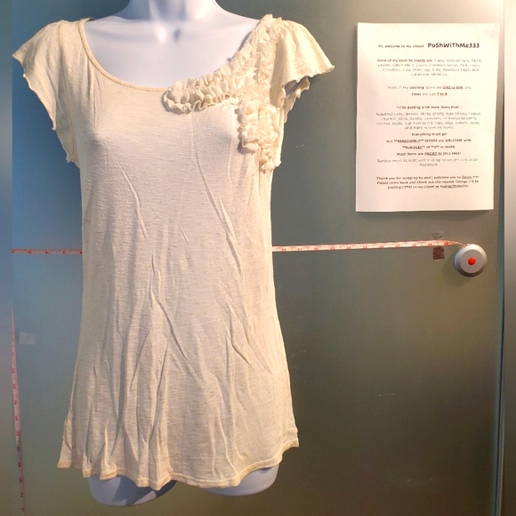 Elegant lightweight top w/ ruffles and pearl like beads. Stretchy. - Picture 2 of 10